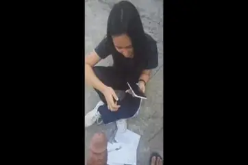 Gadis Cantik Pasrah Goyang Kasur Belajar